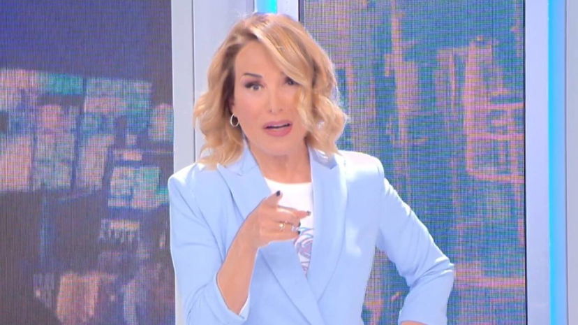 Ricomparsa di Barbara d’Urso su Canale 5: le immagini di Live a Striscia preview