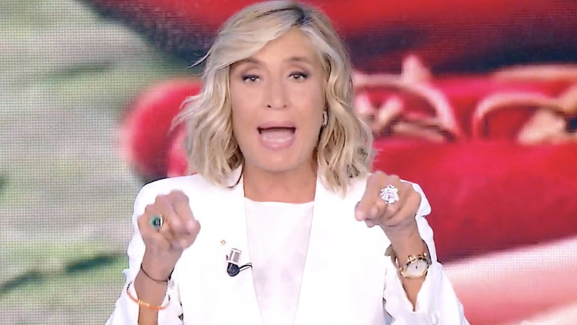 L’amuleto anti negatività che Myrta Merlino si è portata nello studio di Pomeriggio 5 preview