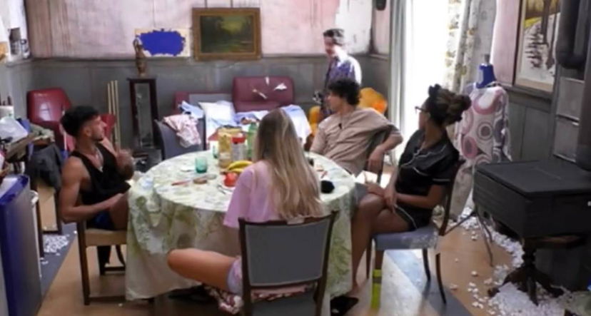 Parte un vaffa fra i concorrenti e la regia interviene preview