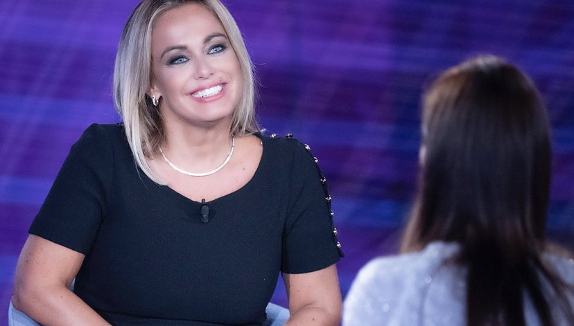 Sonia Bruganelli si rifiuta di rispondere a una domanda di Silvia Toffanin preview