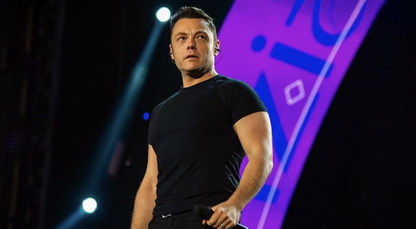 Tiziano Ferro annuncia il divorzio dal marito Victor Allen: “I miei figli non possono venire in Italia” preview