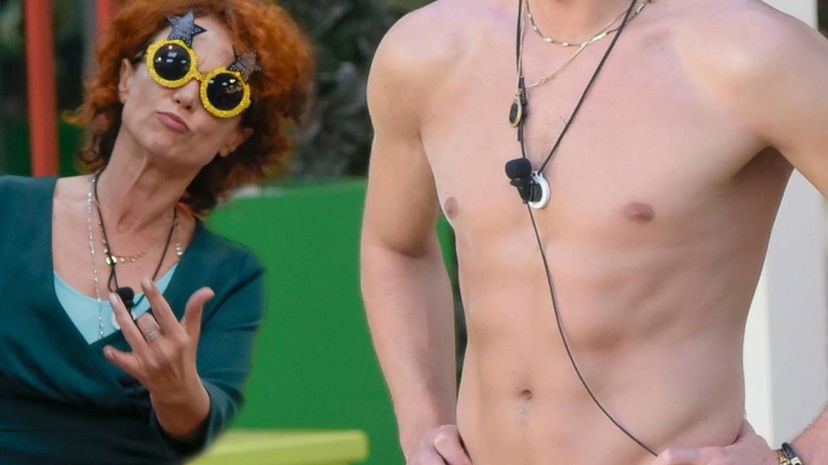 Dubbio di Beatrice Luzzi su due gieffini: “Siete gay?” preview