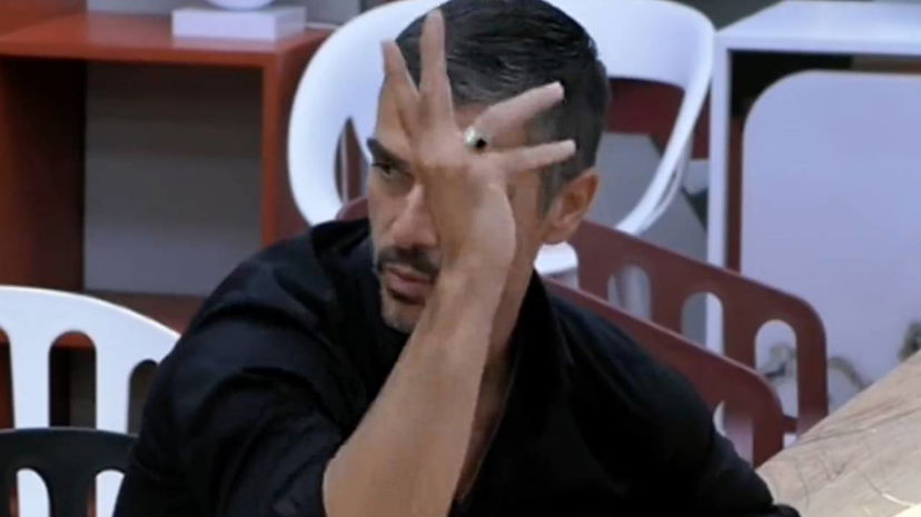 Massimiliano Varrese sbrocca nella notte: “Ridicola, faina! Non parlarmi” preview