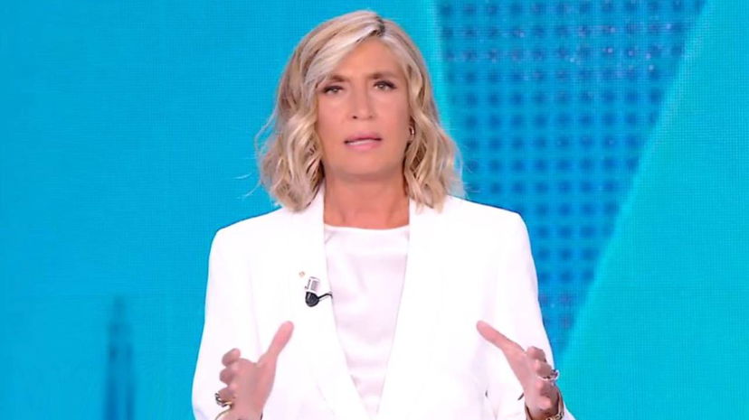 Rischio chiusura per Pomeriggio 5? “La domanda che aleggia a Mediaset” – l’indiscrezione di Dagospia article-post
