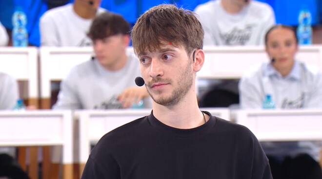 Quando Deddy al serale di Amici cantò una canzone di Holden preview