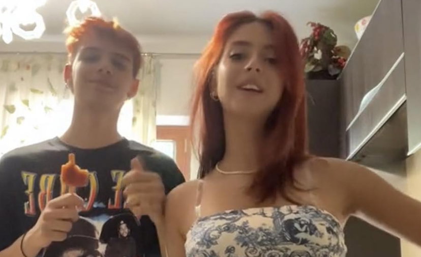 La fidanzata di Holy Francisco reagisce al bacio di lui con Sarah Toscano preview