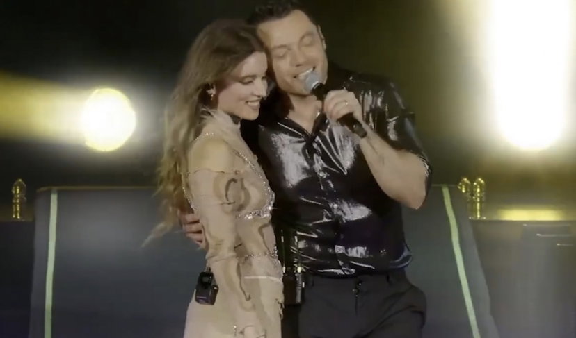 Il commento WTF che Tiziano Ferro ha fatto sul debutto di Angelina Mango preview