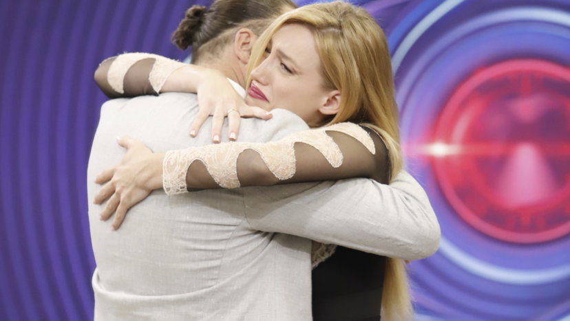 Due ex vippone della scorsa edizione in contrapposizione sul ritiro di Heidi Baci preview