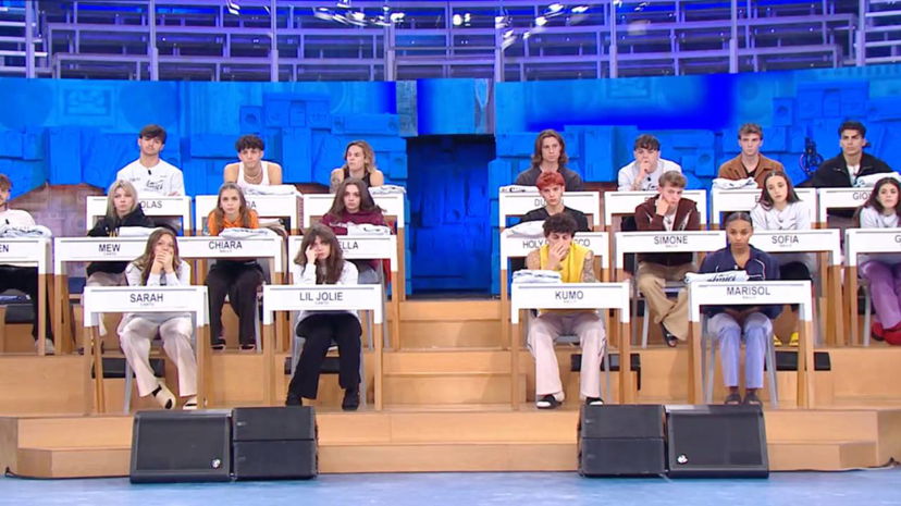 Alunno di Amici a rischio eliminazione: maglia sospesa per volgarità e lamentele preview