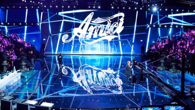 Ex giurata di Amici sbugiarda una collega: “Io c’ero, vedevo tutto” preview