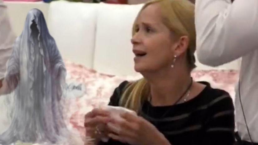 Fantasma al Grande Fratello, Grecia piange di notte: “Mi ha abbracciata” preview