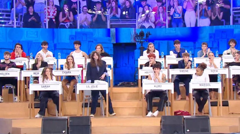 La mamma di un alunno di Amici sbotta: “Lascia in pace mio figlio!” preview