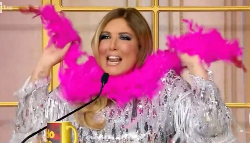 Rossella Erra balla a Ballando con le Stelle, Selvaggia Lucarelli la imita preview