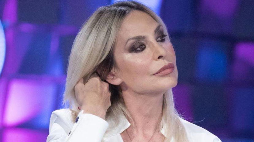 Stefania Orlando innamorata: il nuovo fidanzato dopo l’addio a Simone preview