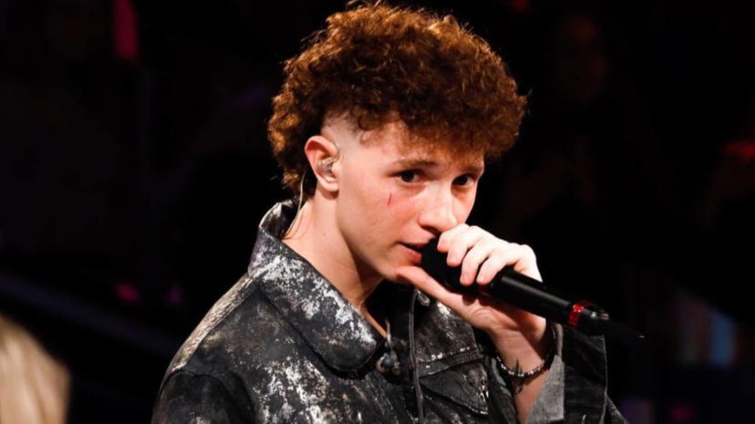 Wax torna ad Amici, poi ritira fuori la noce moscata e replica alle critiche preview