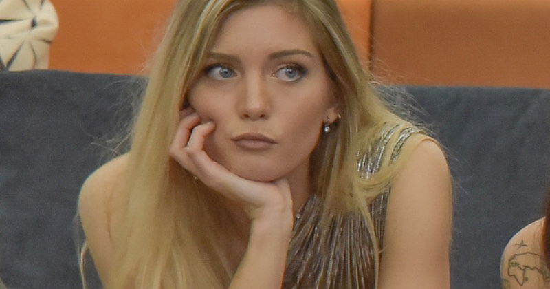 Alfonso contro una battuta di Anita sul battesimo: “Mi hai offeso”, lei si giustifica preview