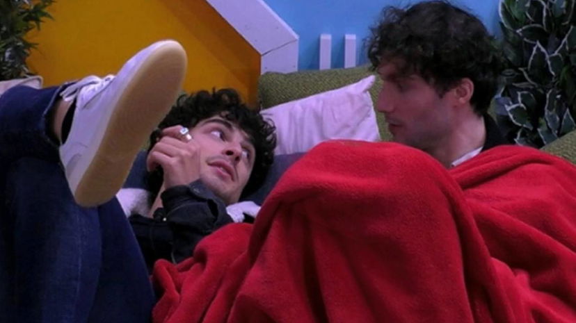 Dolcezze tra Vittorio e Federico: “Sei importante. Io e te ci siamo trovati” preview