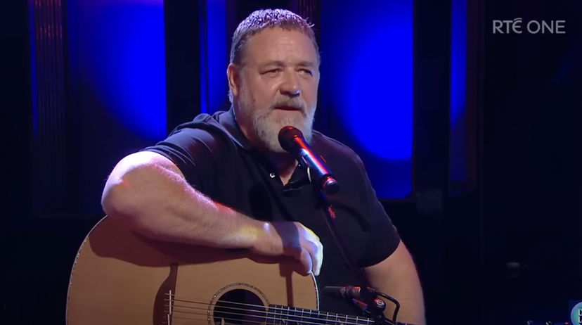 Russell Crowe super-ospite di Sanremo 2024: c’era stato anche nel 2001 preview