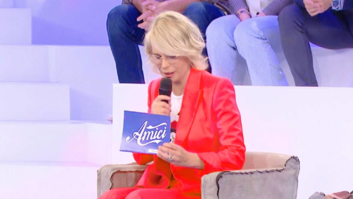 Alunni assenti in studio e ritorno di un vecchio prof: anticipazioni di Amici article-post