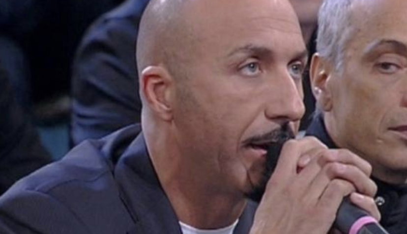 Amici replica a Luca Jurman: “Cerca visibilità, ci ha chiesto di tornare e ora ci scredita” preview