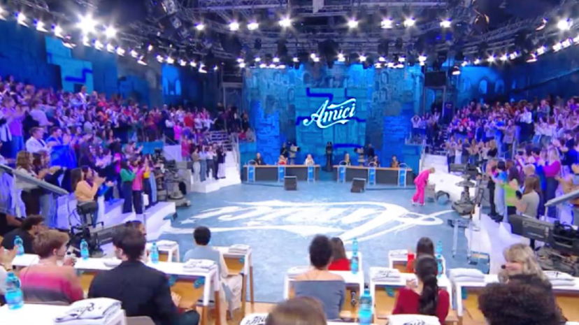 Litigata durante la registrazione di Amici: “Chieste le scuse” preview