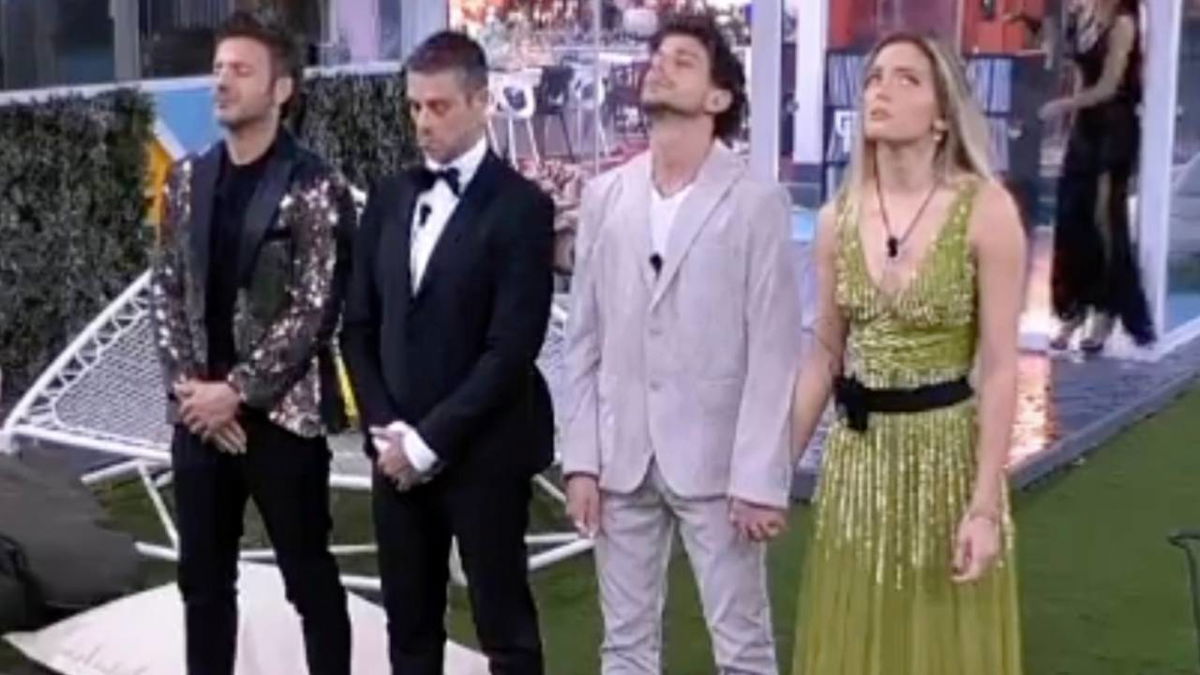 Marco, Giuseppe, Anita e Massimiliano: strano momento di raccoglimento article-post