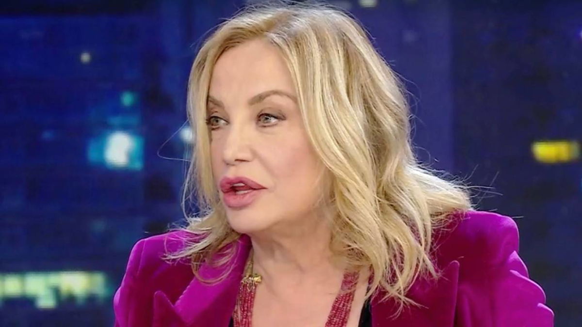 Simona Izzo la spara grossa su un vip: “È irriconoscibile! Non posso dirlo?” article-post