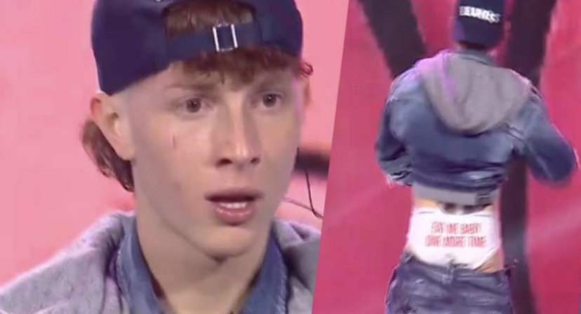 Wax, il colpo di scena alle 2 di notte durante il concerto di Capodanno: cosa c’era scritto preview