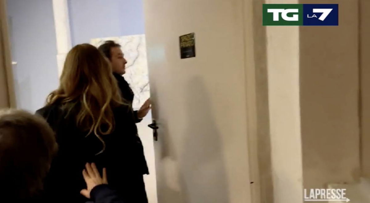 Lucarelli “fugge dai giornalisti”, lei non ci sta e spiega com’è andata article-post