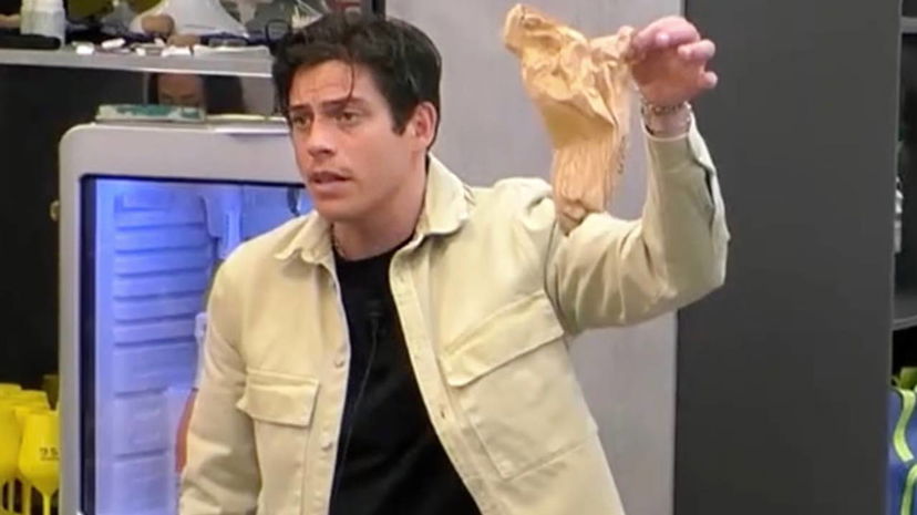 Alessio sbrocca al Grande Fratello e viene accusato: “Ha bestemmiato” preview