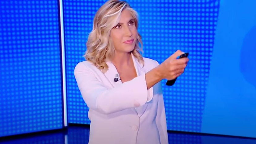 Ascesa di una conduttrice Mediaset: “Myrta avvisata, mezza salvata” article-post