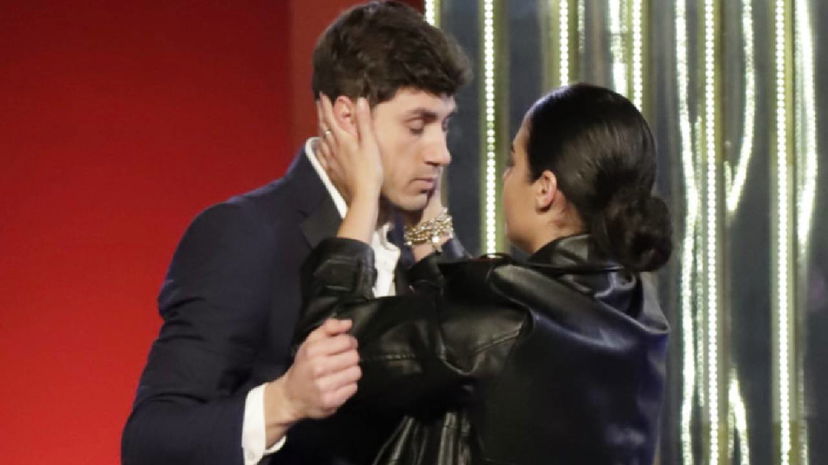 Ex vippone e conduttrice prendono in giro Mirko e Perla: “L’amor cortese” preview