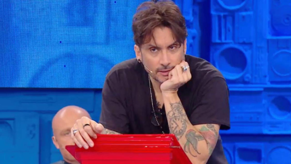 Fabrizio Moro fa discutere per quello che ha detto ad Amici article-post
