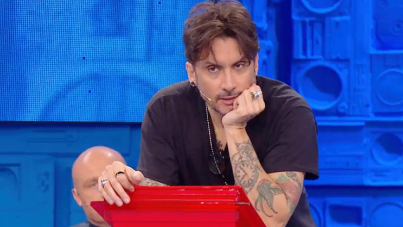 Fabrizio Moro fa discutere per quello che ha detto ad Amici preview