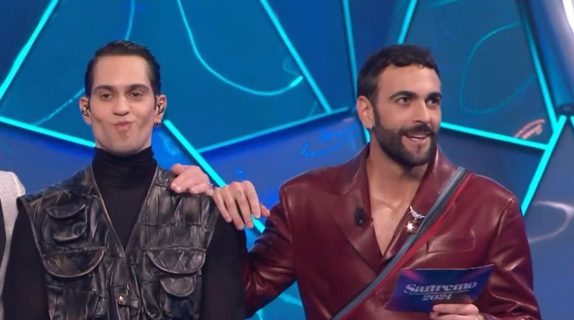 Mahmood risponde a una domanda su Marco Mengoni preview
