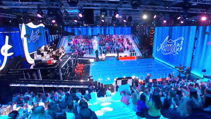 Primo giudice del serale di Amici 23, l’annuncio in diretta preview