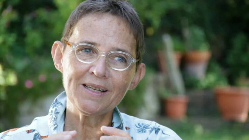 Susanna Tamaro da piccola si sentiva un maschio: “Avrei dovuto ingurgitare ormoni fino alla fine dei miei giorni” preview