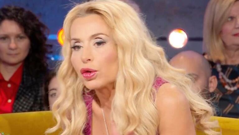 Valeria Marini: “Mi piacerebbe Sanremo 2025 come cantante in gara”