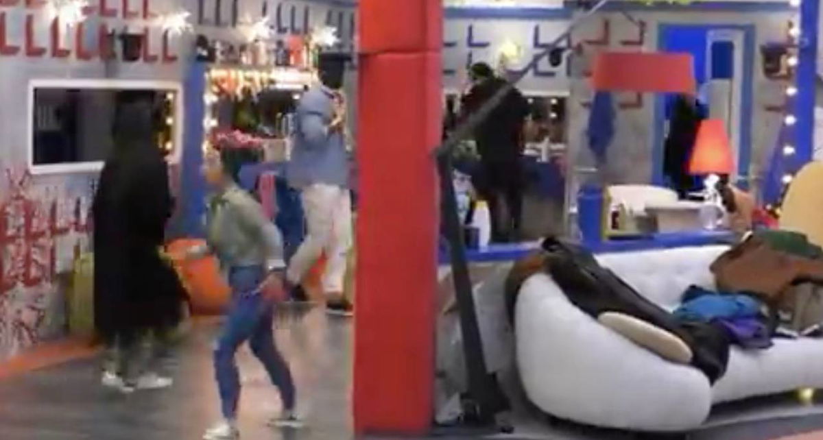 Ambulanza al Grande Fratello, malore in diretta per Garibaldi: “Non toccategli il cuore!” article-post