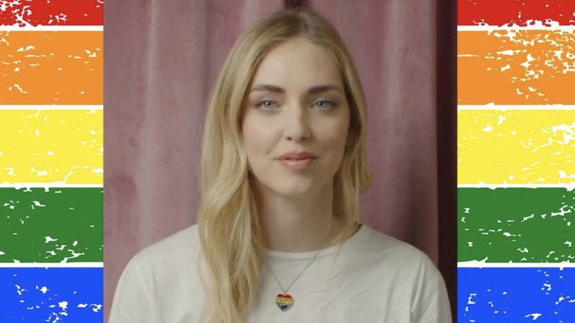 Chiara Ferragni, la collezione Love Parade in supporto ad ArciGay che svela se ha ricevuto i soldi preview