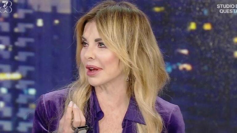 Alba Parietti racconta di aver visto una litigata tra due cantanti di Sanremo
