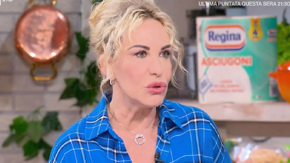 Antonella Clerici sul ragazzino gay cacciato di casa, intervento in diretta: “Medioevo!” article-post