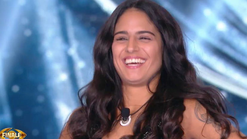 Ex gieffina furiosa per la vittoria di Perla: “Caciottara. Degrado e ignoranza” article-post
