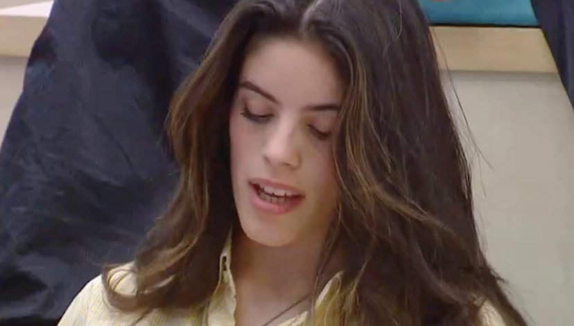 Gaia De Martino, Alessandra Celentano le assegna la lap-dance, lei piange: “Mi sento ridicola” preview