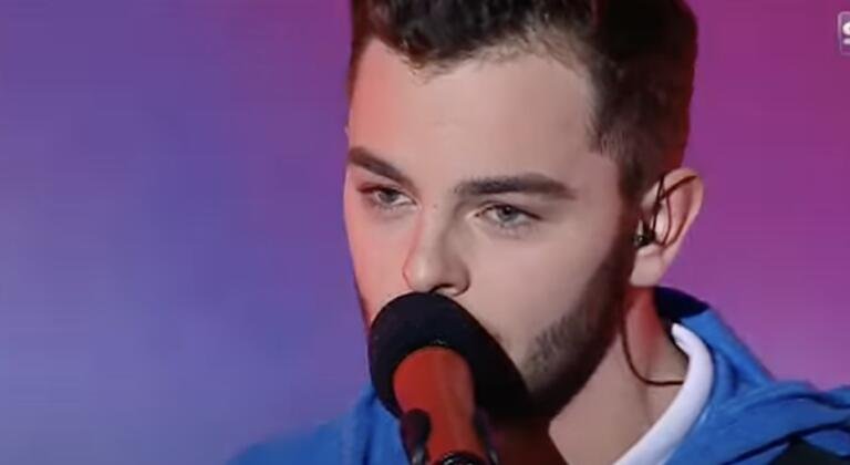 Lorenzo Fragola parla di Fedez, Sanremo e X Factor: “Ho avuto attacchi di panico”