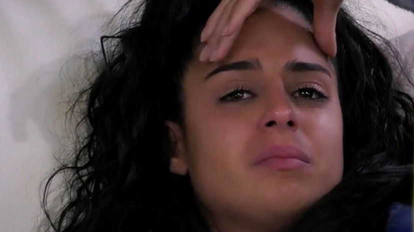 Perla va in crisi e piange: “Basta pensare a quello che vogliono gli altri” preview