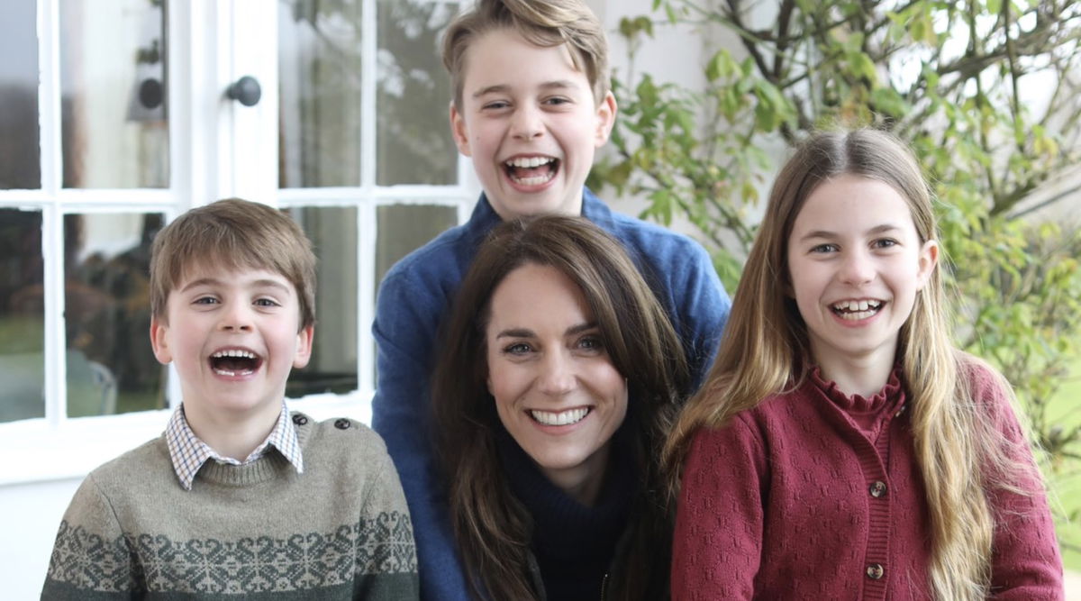 Kate Middleton, foto generata dall’AI? Faccia presa da una cover di Vogue article-post