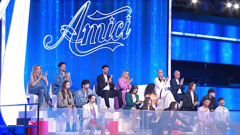 Eliminati, sfide e ospiti: anticipazioni della registrazione di Amici preview