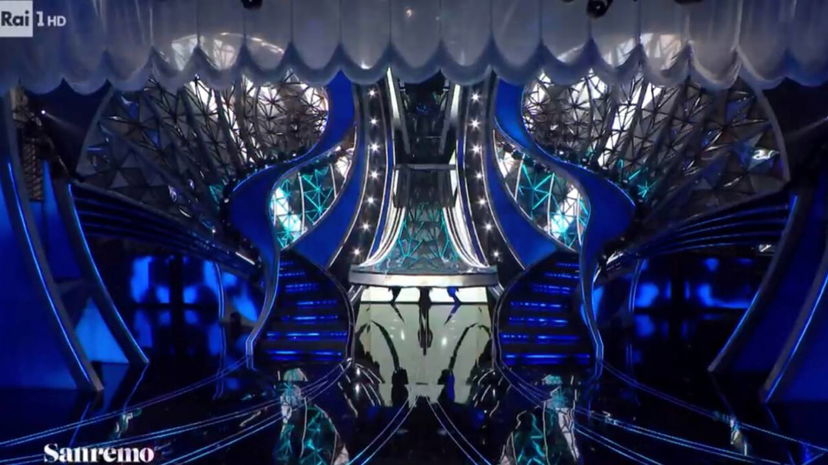 Famoso conduttore disponibile a fare Sanremo 2025: “Sono pronto a mettermi al tavolino” preview