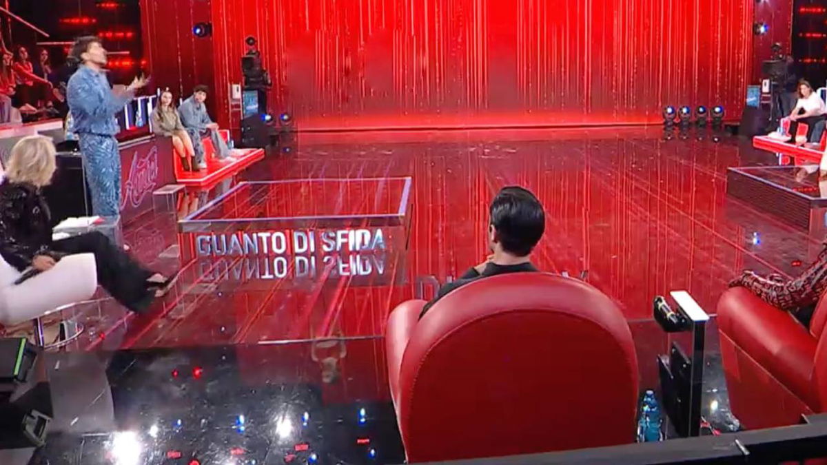 Nuovo infortunio ad Amici: “Incidente durante le registrazioni della puntata” article-post